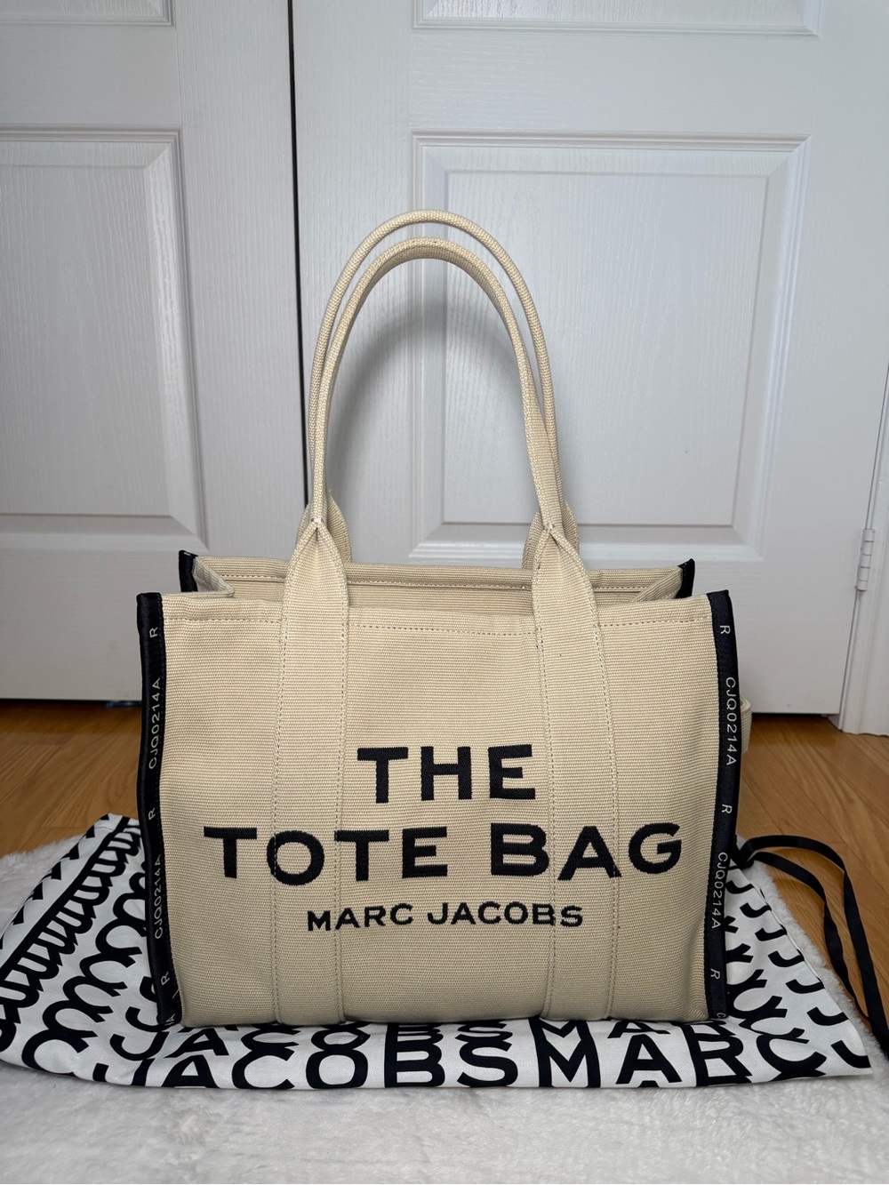 Marc Jacobs Canvas Tote Bag in Cream with Black Logo